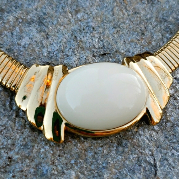VTG Trifari Egyptian Revival Lucite Cabochon Gold Omega Chain Collar Necklace - Picture 5 of 13